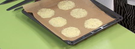 роллы из свинины и рис в сырной корзиночке. Шаг 4