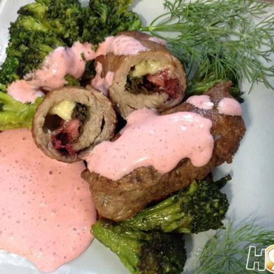 Рецепт роллов из телятины с клубничным соусом