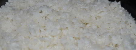 роллы навыворот со скумбрией. Шаг 3