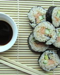 Роллы с копченым лососем