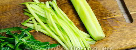 роллы с огурцом каппа маки. Шаг 2