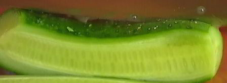 роллы с угрем, авокадо и огурцом. Шаг 4