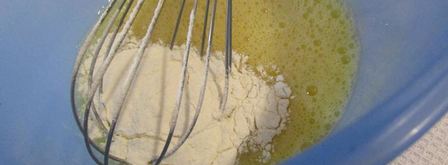 роллы с яичных блинчиков с курицей и салатом. Шаг 3