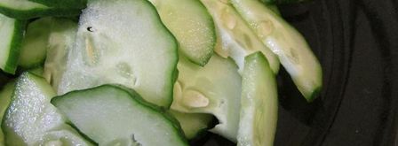 роллы с яичных блинчиков с курицей и салатом. Шаг 8