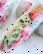 Спринг-роллы с клубникой