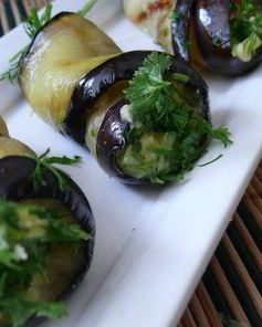 Баклажановые рулетики с паштетом из нута