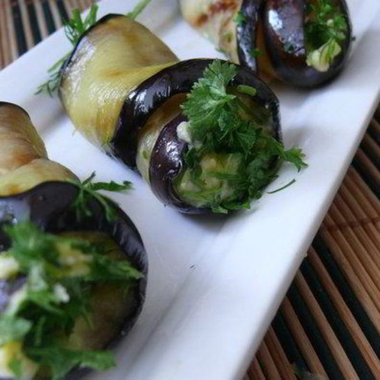 Рецепт баклажановых рулетиков с паштетом из нута