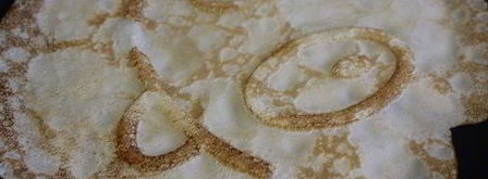 блинные рулетики с красной икрой. Шаг 2