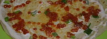 блинные рулетики с красной икрой. Шаг 3