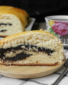 Дрожжевой рулет с маком
