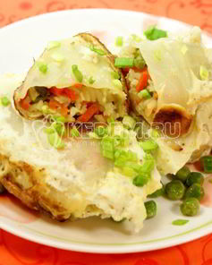 Капустные рулетики в омлете