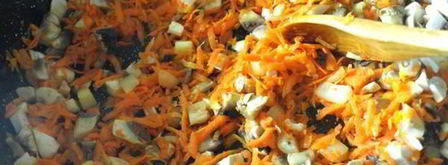 картофельный рулет с морковью и грибами. Шаг 2