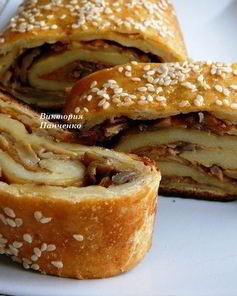 Картофельный рулет с шампиньонами