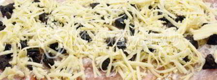 куриный рулет с черносливом и сыром. Шаг 6