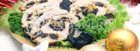 куриный рулет с черносливом и сыром. Шаг 9