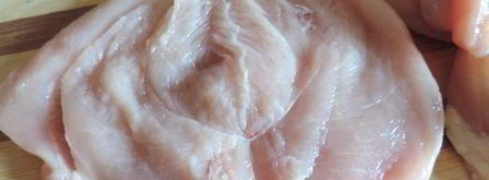 куриные рулетики со шпинатом под сметанно-томатным соусом. Шаг 2