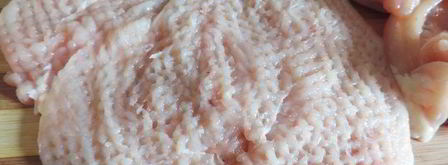 куриные рулетики со шпинатом под сметанно-томатным соусом. Шаг 3