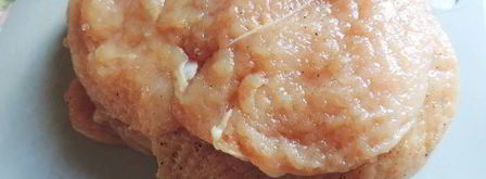 куриные рулетики со шпинатом под сметанно-томатным соусом. Шаг 4