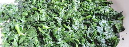 куриные рулетики со шпинатом под сметанно-томатным соусом. Шаг 6