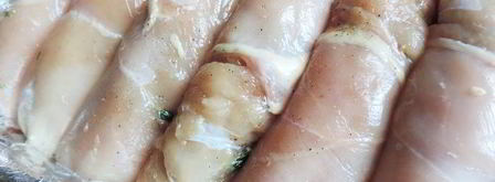 куриные рулетики со шпинатом под сметанно-томатным соусом. Шаг 9