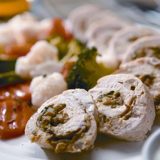 Рецепт куриных рулетов с паровыми овощами