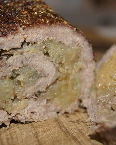 Мясной рулет с яблоком