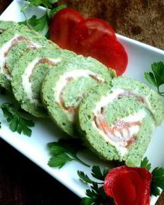 Рулет из брокколи с семгой