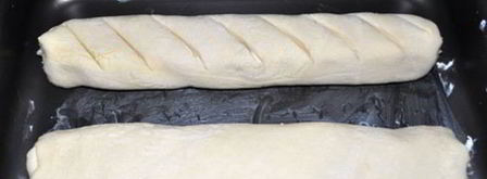 рулет из слоеного теста с творогом. Шаг 4