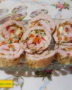 Рулет куриный с сыром и морковью в духовке