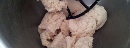 рулет с финиковым наполнителем и орехами. Шаг 2