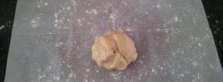 рулет с финиковым наполнителем и орехами. Шаг 4