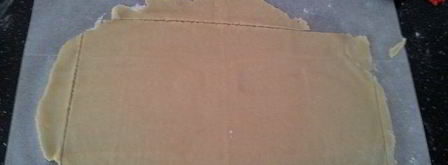 рулет с финиковым наполнителем и орехами. Шаг 5