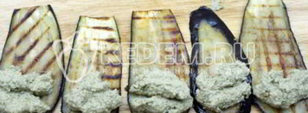 рулетики из баклажанов с орехами. Шаг 6