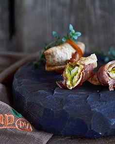 Рулетики из бекона с авокадо