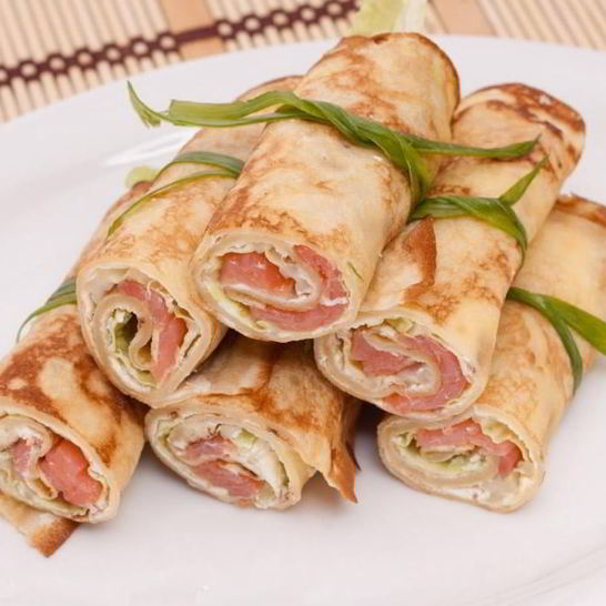 Рецепт рулетиков из блинов с семгой