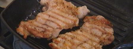 рулетики из лаваша с курицей, ветчиной и шпинатом. Шаг 3