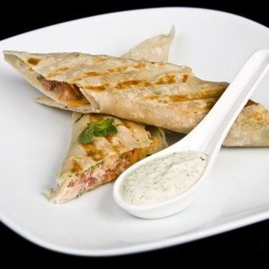 Рецепт рулетов из лосося, рикотты и зелени