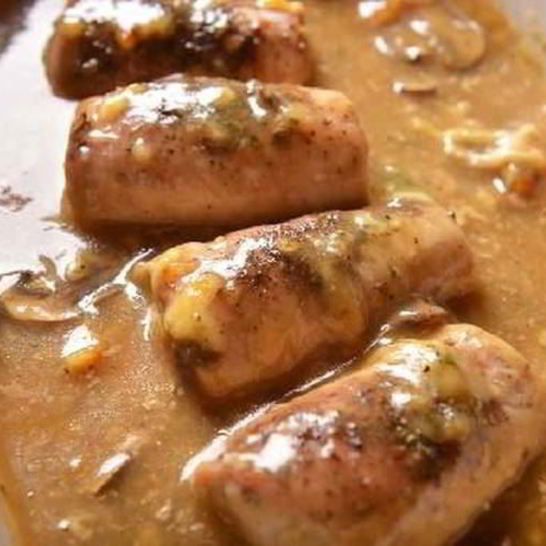 Рецепт рулетов из свинины в сметанном соусе