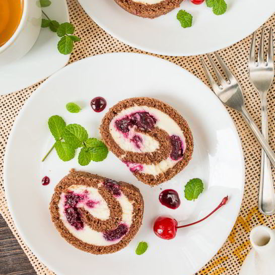 Рецепт шоколадного рулета с пьяной вишней