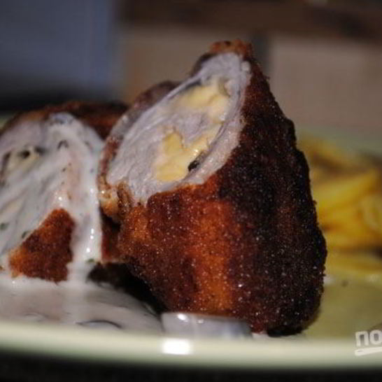 Рецепт свиных рулетиков с грибами и сыром