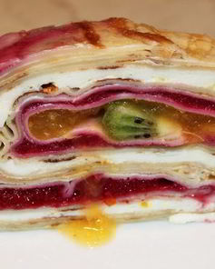 Яркий фруктово-блинный рулет с рикоттой Нежность