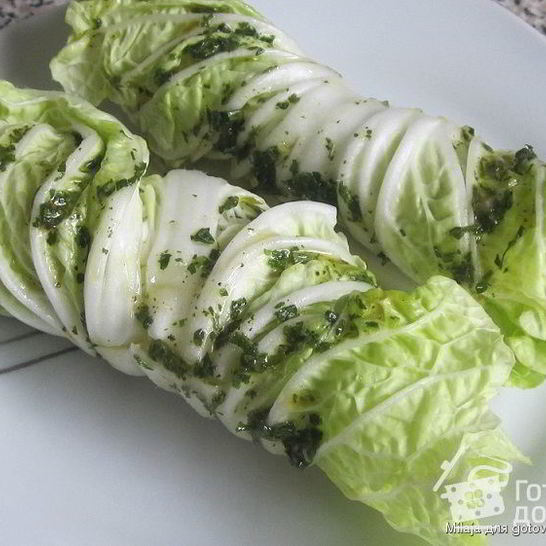 Рецепт закусочных рулетиков из китайской капусты с сыром