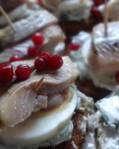 Сельдь, маринованная в винном соусе, по-исландски