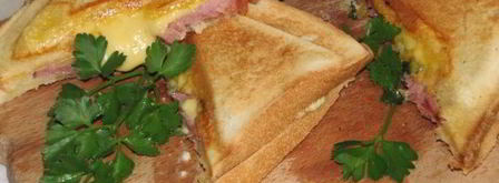 горячие сэндвичи с колбасой, сыром и помидорами. Шаг 11