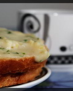 Хрустящие сэндвичи с соусом бешамель