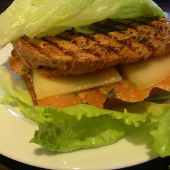 Рецепт сэндвича-гриля с копченым лососем и сыром