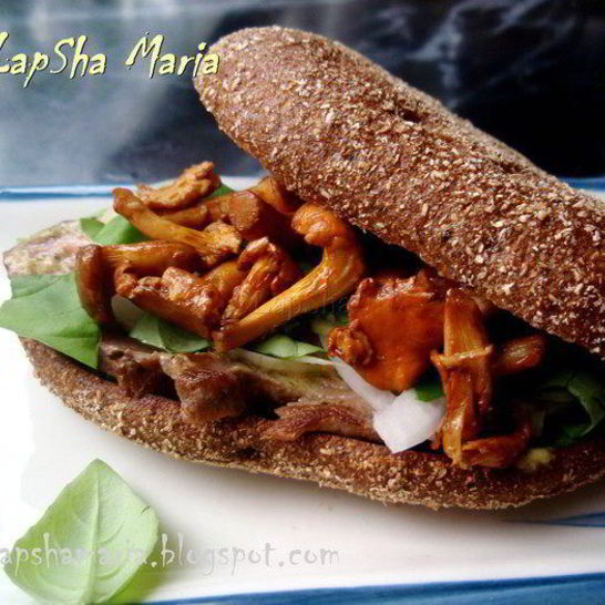 Рецепт сэндвича с говядиной, лисичками и горчичным соусом