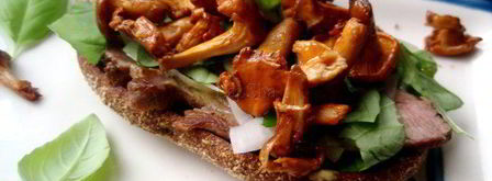 сэндвич с говядиной, лисичками и горчичным соусом. Шаг 9