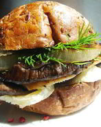 Сэндвич с грибами и курицей