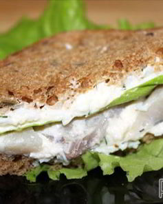 Сэндвич с селедкой